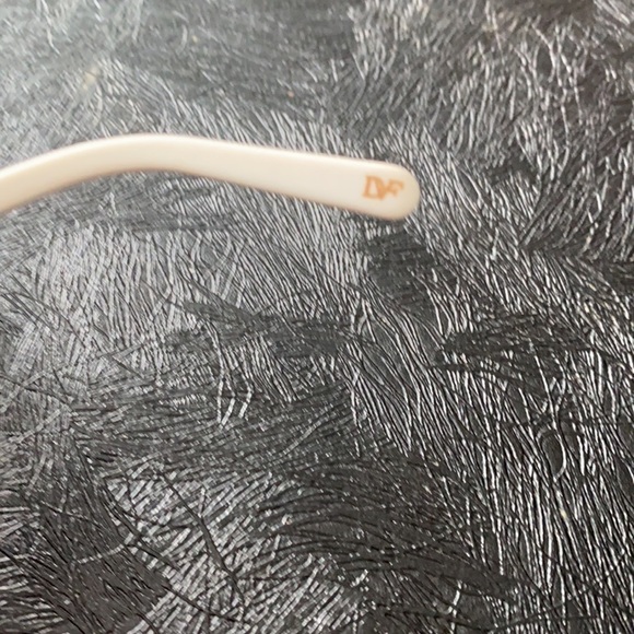 DVF WHITE & ROSE GOLD AVIATOR SUNGLASSES - Picture 3 of 5